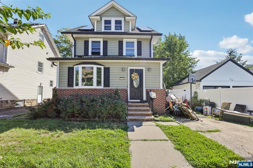 Property Photo:  315 Hemlock Street  NJ 07204 