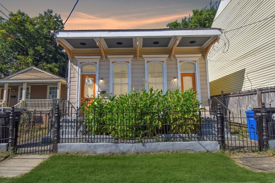 Property Photo: 822 24 Josephine Street LA 70130