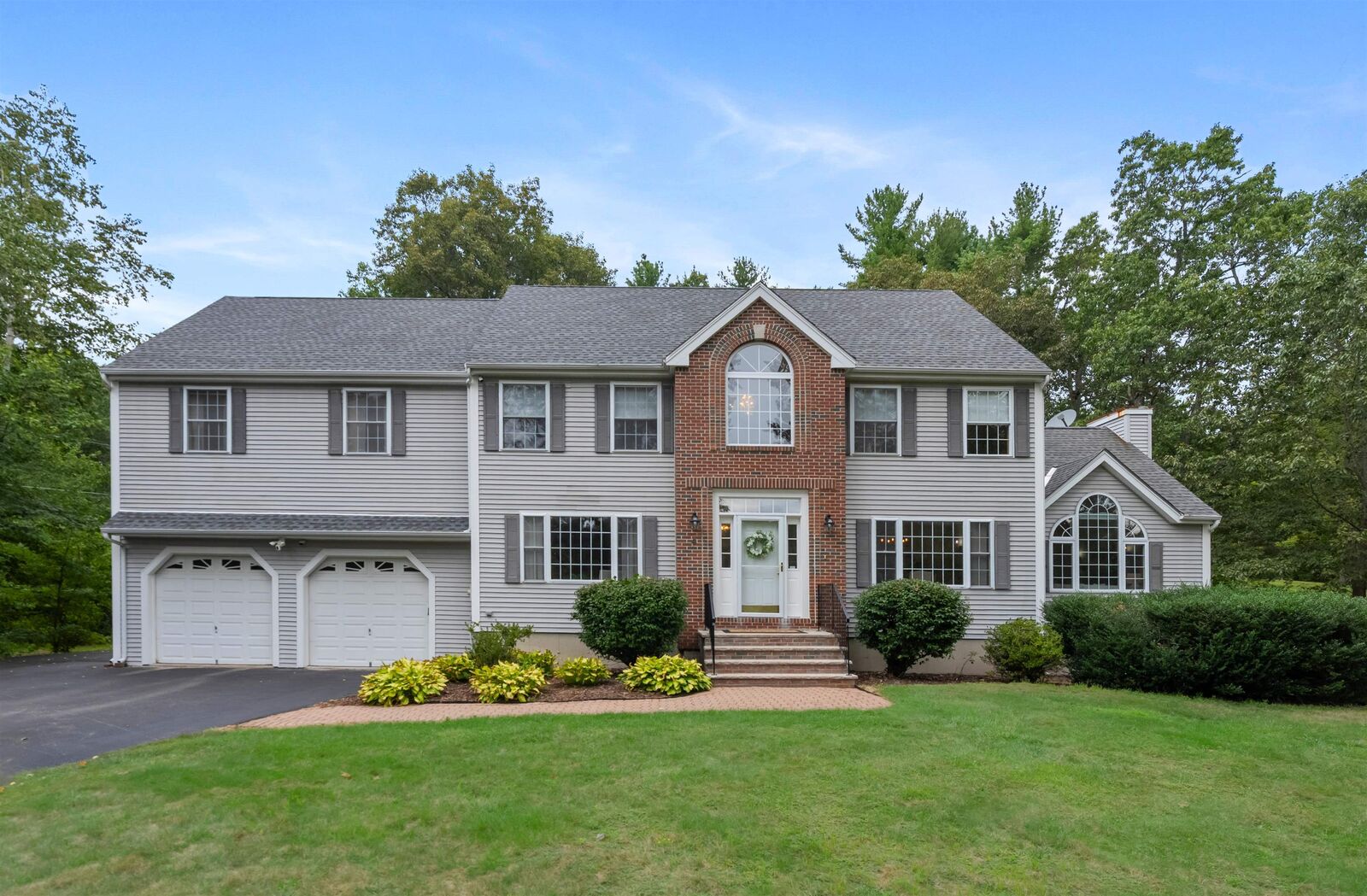 Property Photo: 4 Paradise Lane NH 03051