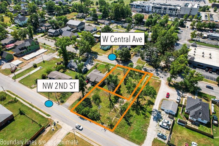 Property Photo:  808 W Central Avenue  AR 72712 