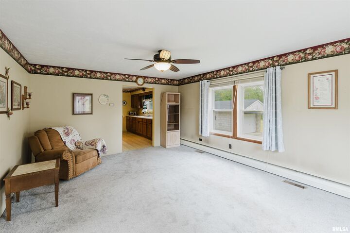 Property Photo:  206 Hunter Street  IL 62959 