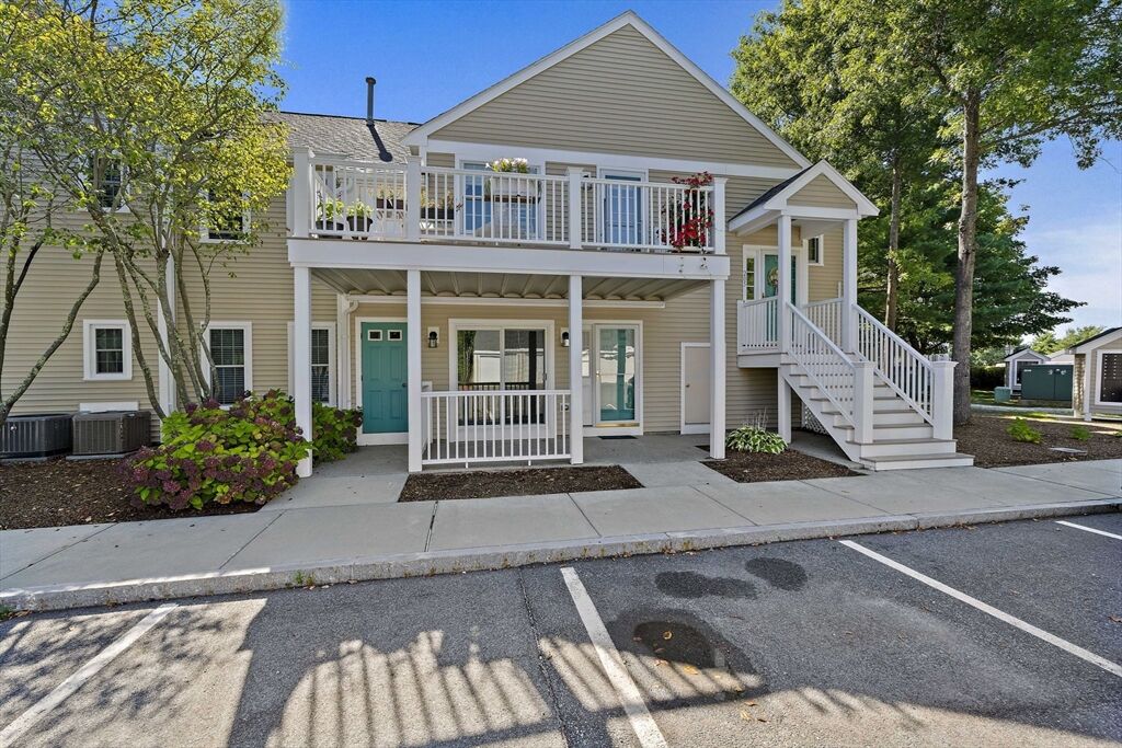 Property Photo:  206 Allerton Commons Ln 206  MA 02184 