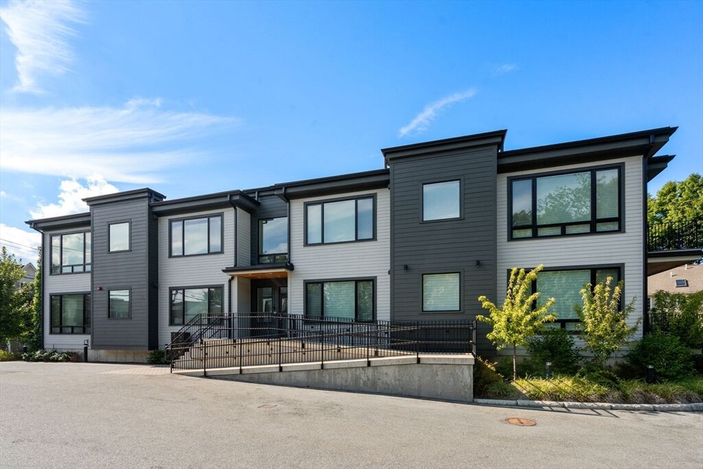 Property Photo: 400 Hunnewell St 103 MA 02494