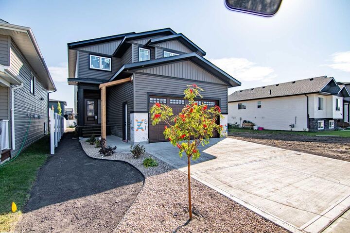 Photo de la propriété:  202 Livingston Close  AB T4R 0S8 
