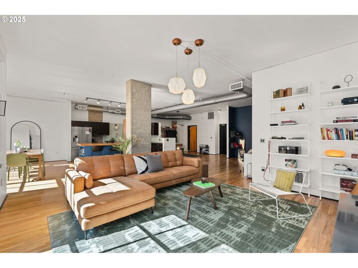 Property Photo: 408 NW 12th Ave 306 OR 97209