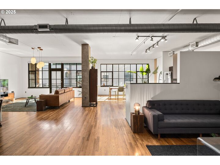 Property Photo:  408 NW 12th Ave 306  OR 97209 