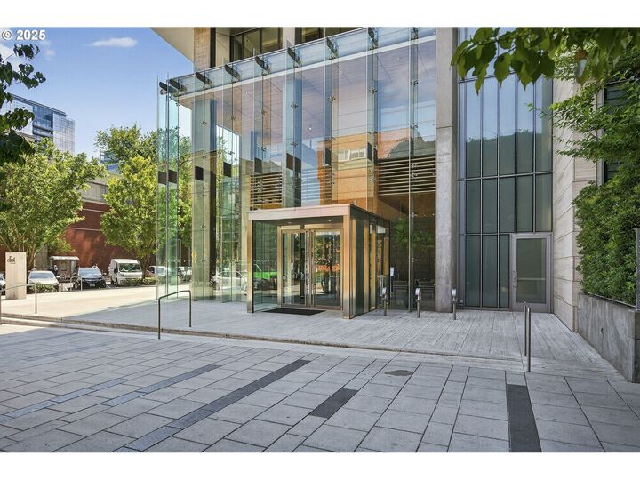 1221 SW 10th Ave 306  Portland OR 97205 photo