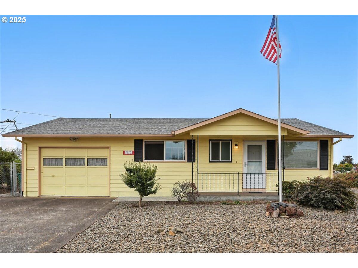 Property Photo:  1610 Thompson Rd  OR 97071 
