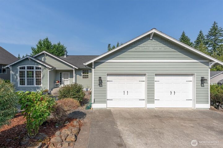 Property Photo: 1604 Tara Court WA 98626