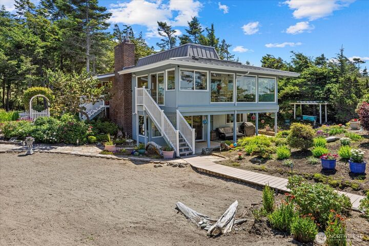 4951  Surfcrest Drive  Oak Harbor WA 98277 photo