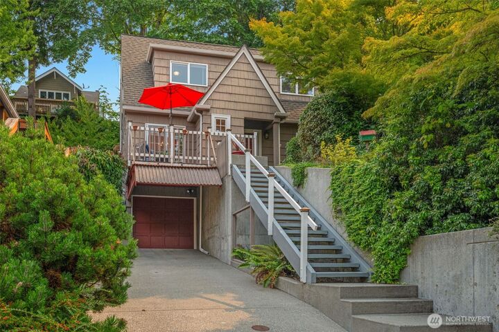 2524  12th Avenue W  Seattle WA 98119 photo