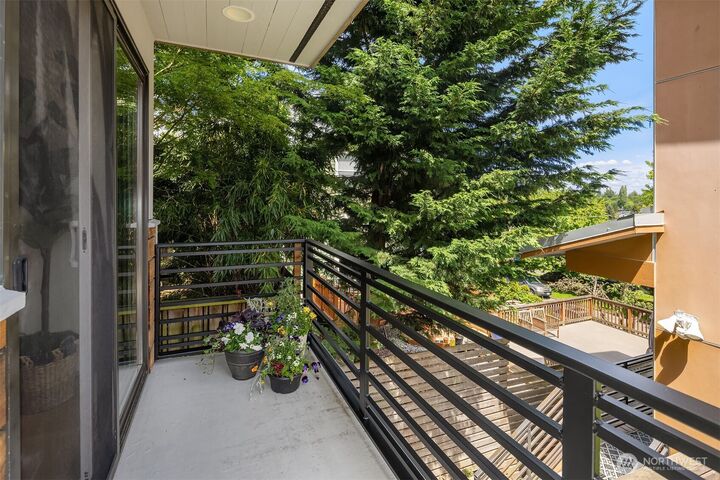 Property Photo: 1833 27th Avenue WA 98122