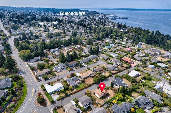 Property Photo:  831  Puget Drive  WA 98020 