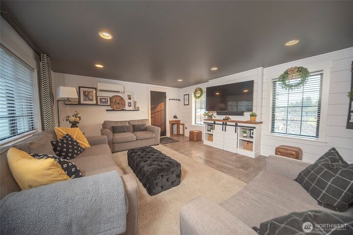 Property Photo:  110  Brown Road  WA 98926 
