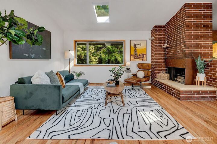 Property Photo: 20625 4th Avenue SW WA 98166
