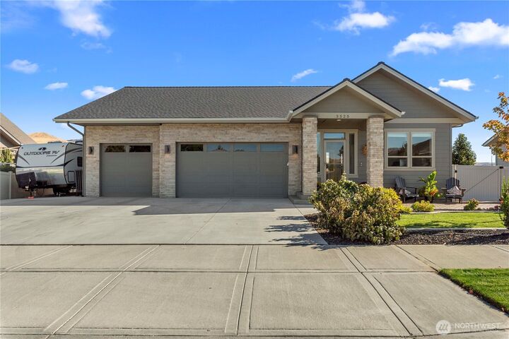 3525  Dianna Way  Wenatchee WA 98801 photo