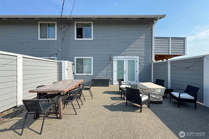 Property Photo: 1530 1532 W 7th Street WA 98363