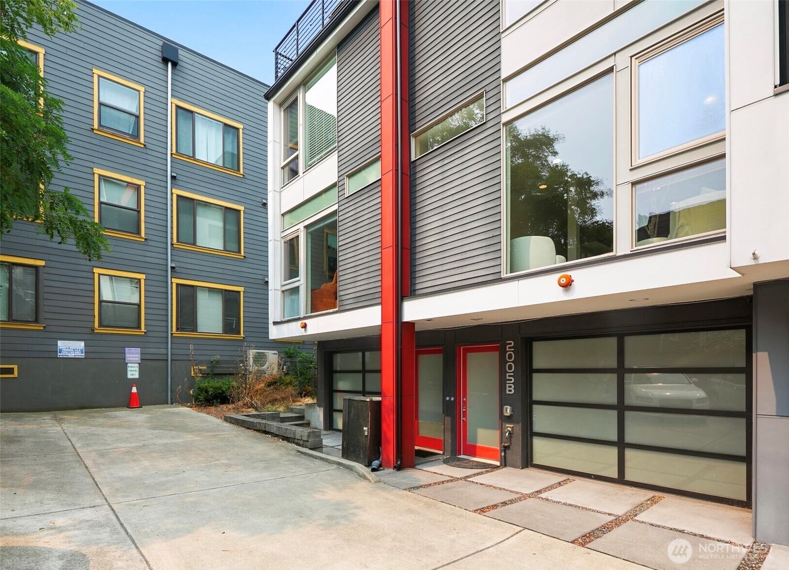 Property Photo:  2005 E Denny Way B  WA 98122 