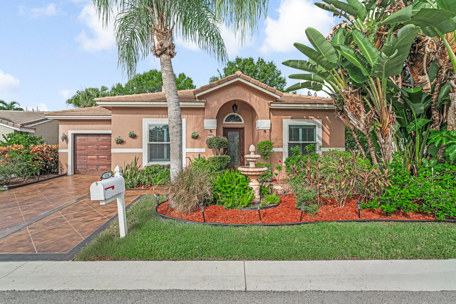 Property Photo: 136 Caribe Court FL 33413