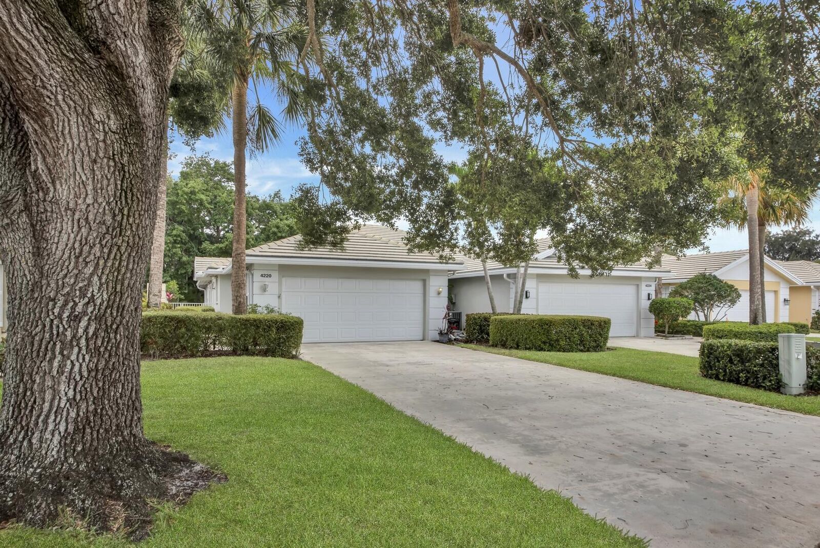Property Photo:  4220 Royal Oak Drive  FL 33410 