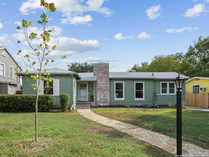 Property Photo: 224 Thorain TX 78212