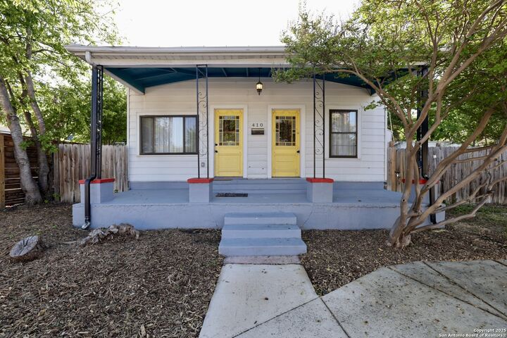 Property Photo: 410 Riddle St TX 78210