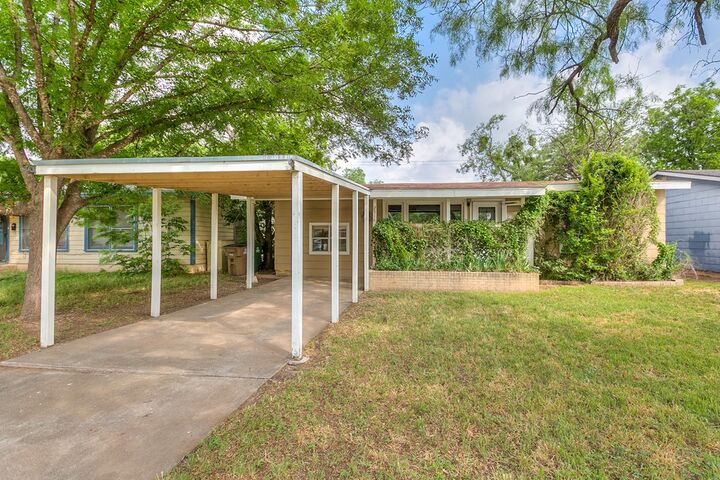 Property Photo: 2518 W Harris Ave TX 76901