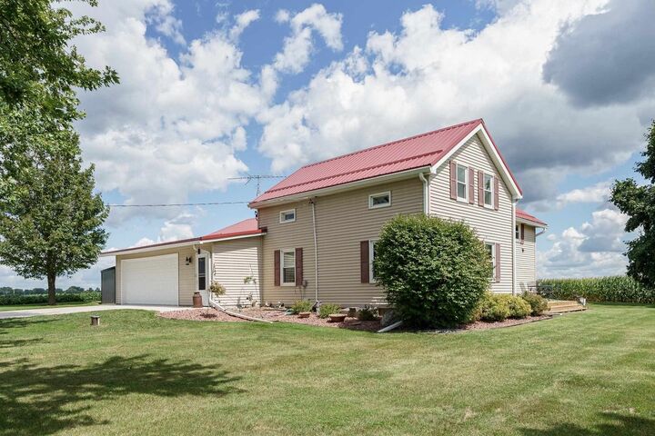 Property Photo:  722 Maple Grove Road  WI 53534 