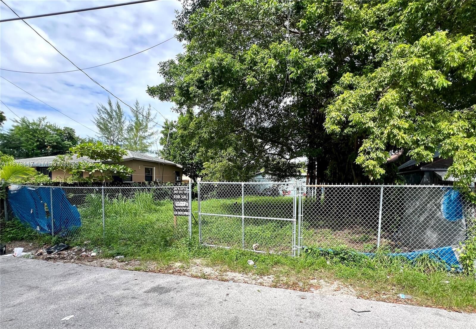 Property Photo: 7552 NE Miami Ct FL 33138