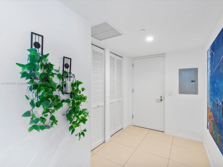 Property Photo: 31 SE 6th St 802 FL 33131