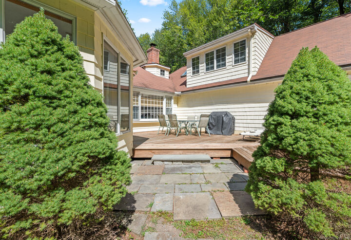 Property Photo:  43 Brookmoor Road  CT 06001 