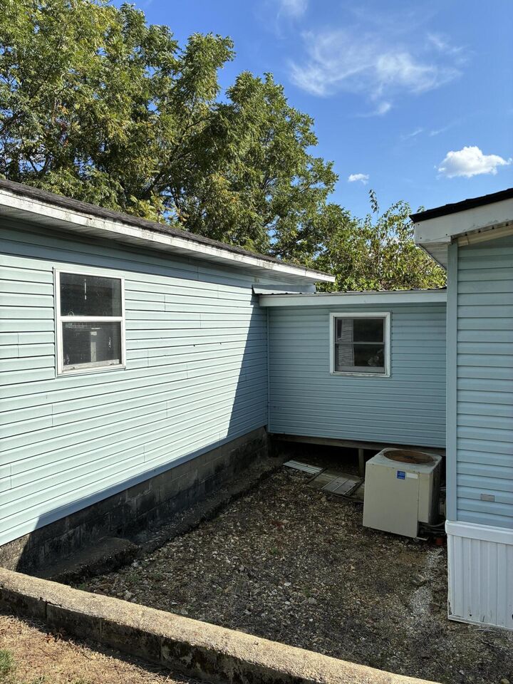 Property Photo:  2006 Wall Road  MO 65711 