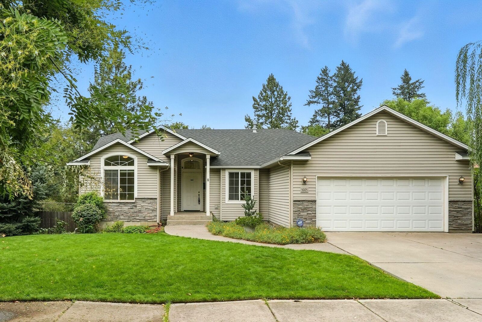 Property Photo:  1605 E 17th Ave  WA 99203 