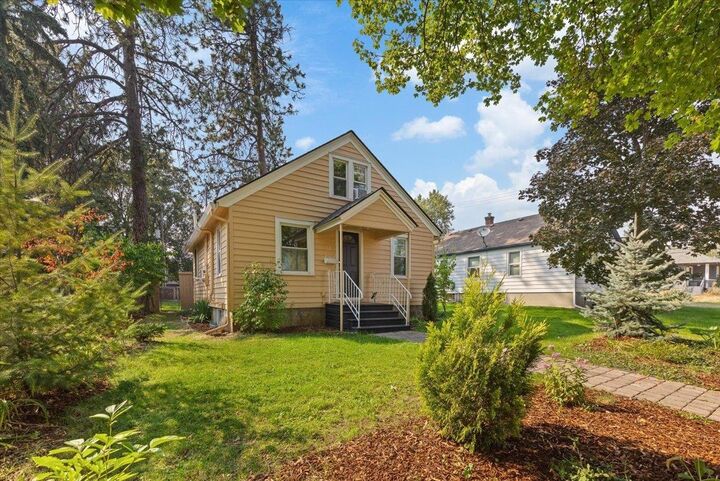 Property Photo:  118 N 5th St  WA 99004 