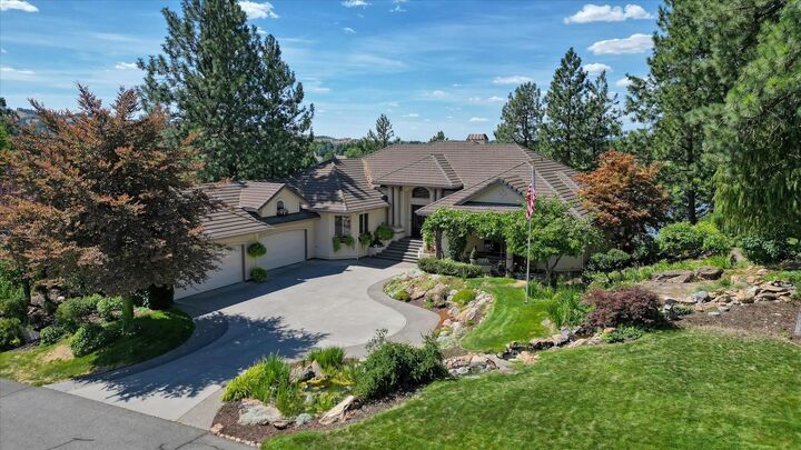 Property Photo:  511 N Dunbarton Oaks Ln  WA 99019 
