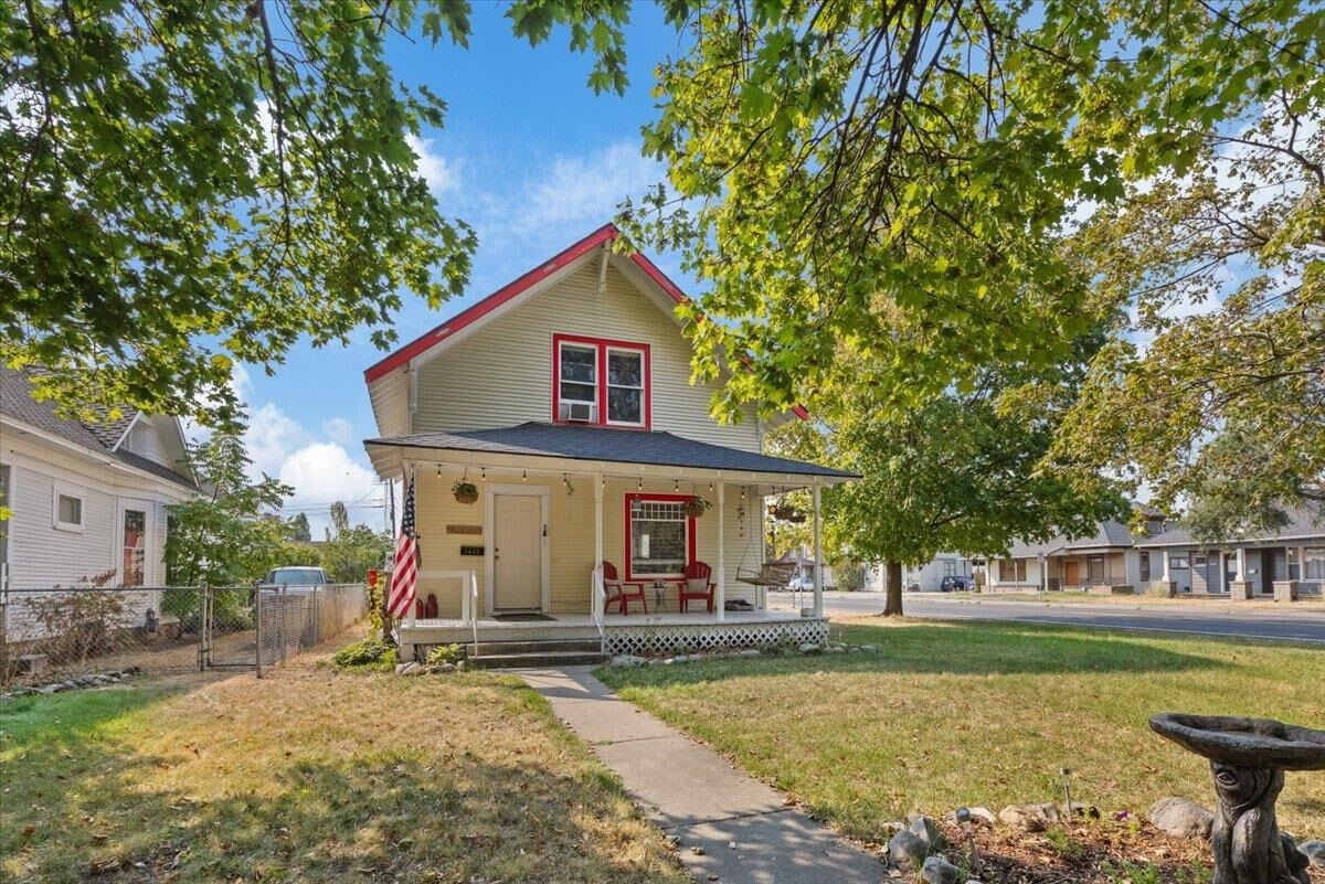 Property Photo: 2633 N Stevens St WA 99205