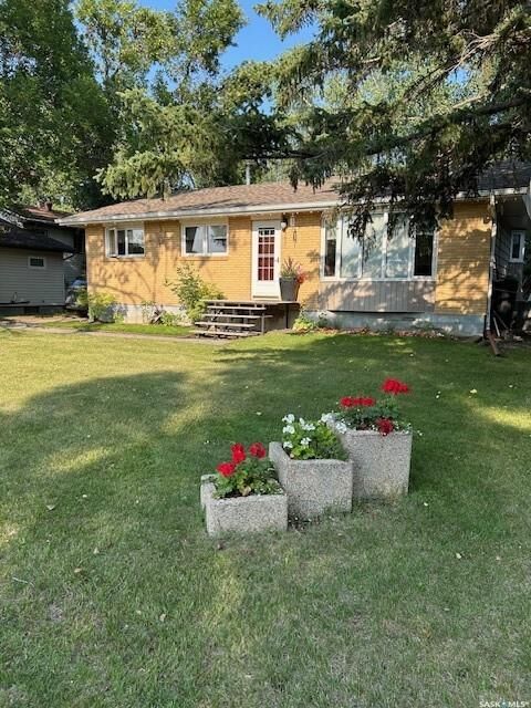 Property Photo: 307 1st Street W SK S0C 0S0