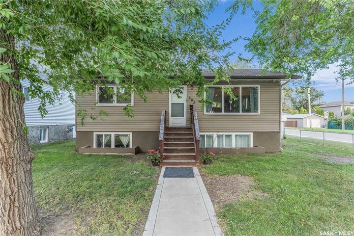 302 M Avenue N  Saskatoon SK S7L 2S5 photo
