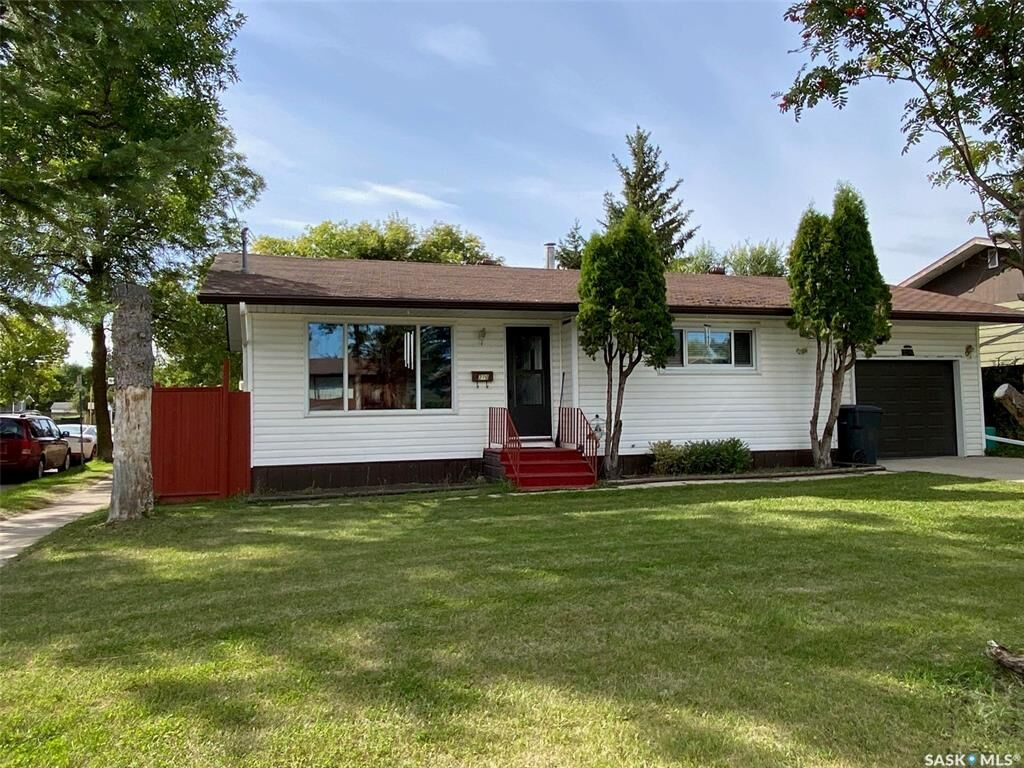 Property Photo: 270 Sixth Avenue N SK S3N 0Y7