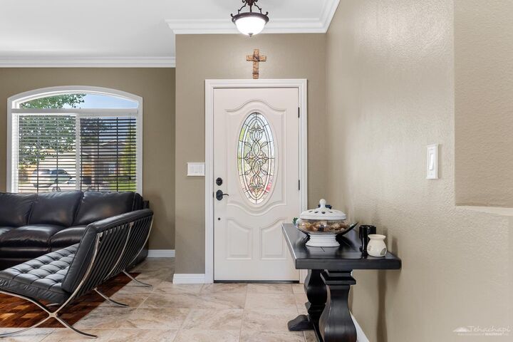 Property Photo: 926 Clearview Street CA 93561