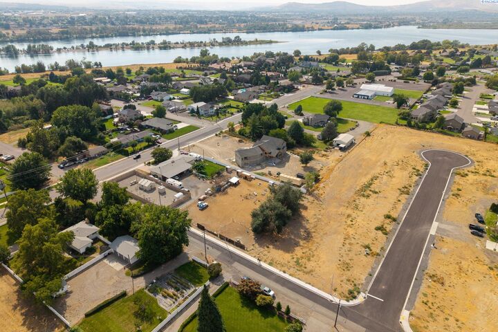 Property Photo: 1512 Road 76 WA