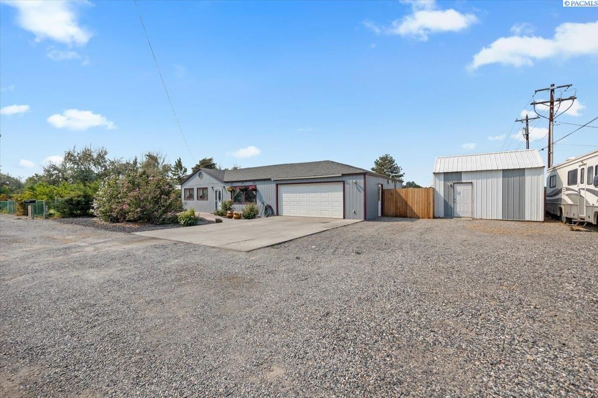 Property Photo: 66202 N 46th Ave WA 99353