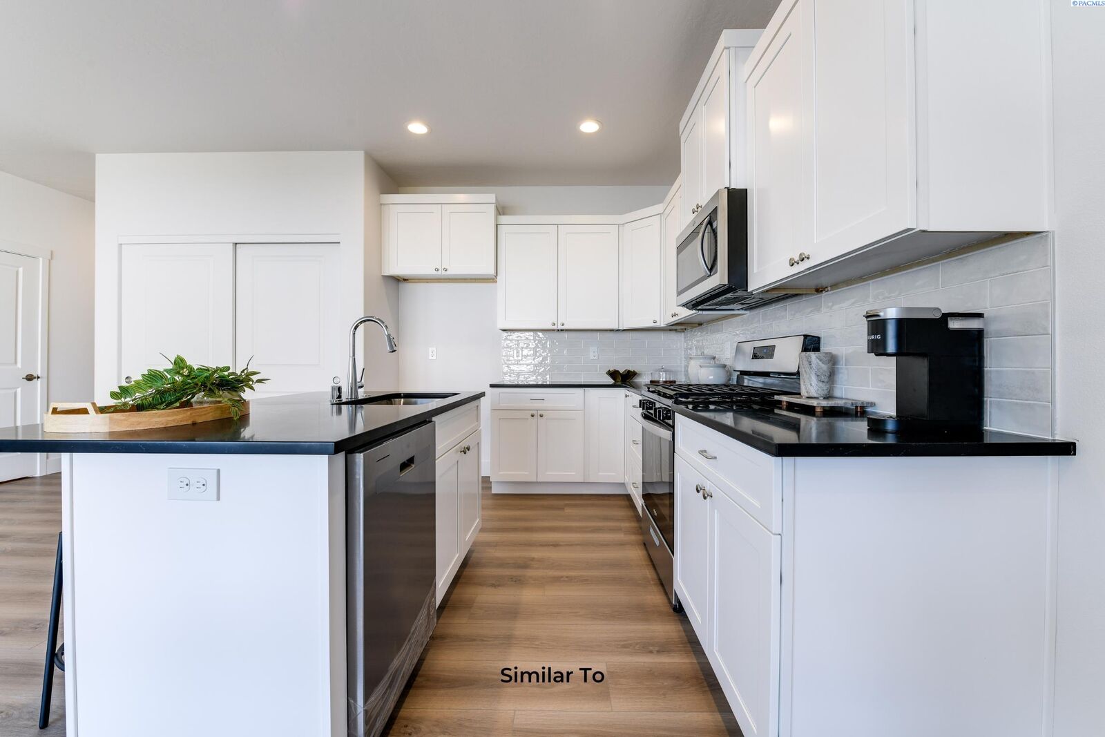 Property Photo:  4605 Road 114  WA 99301 