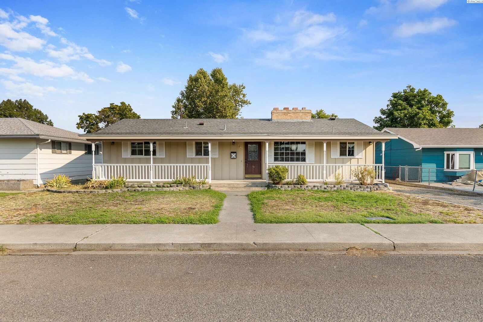 Property Photo: 1907 W Ruby St WA 99301