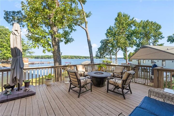 Property Photo:  309 Shoreline Drive  NC 27292 