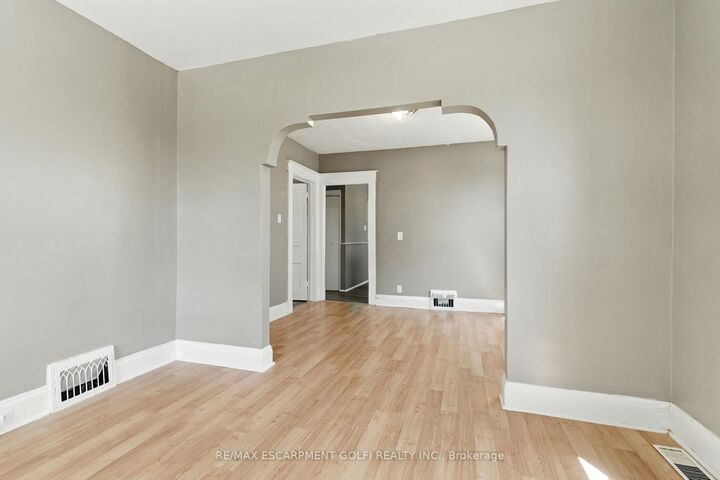 Property Photo:  8 Maitland Street  ON L2V 3A5 