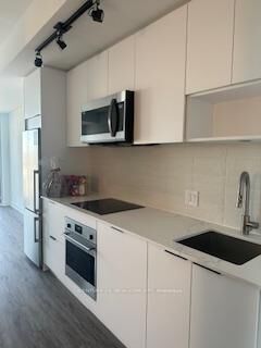 Photo de la propriété: 5 Defries Street 2209 ON M5A 0W7
