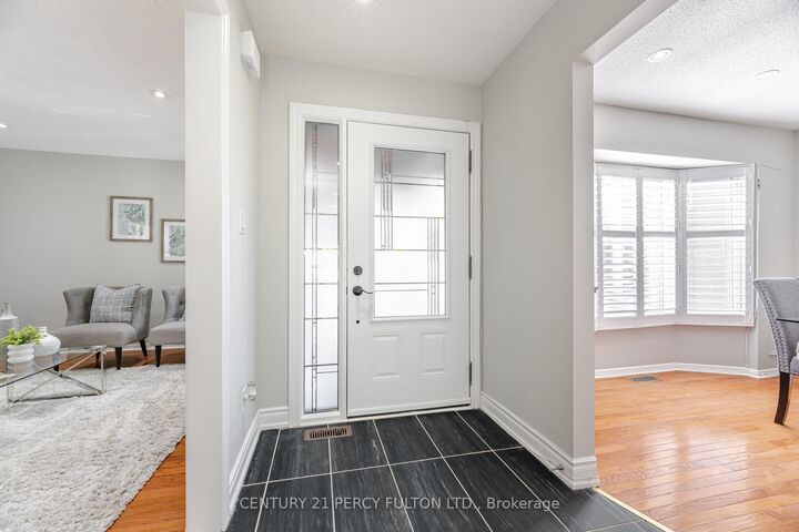 Photo de la propriété: 4 Radford Drive ON L1T 1V9