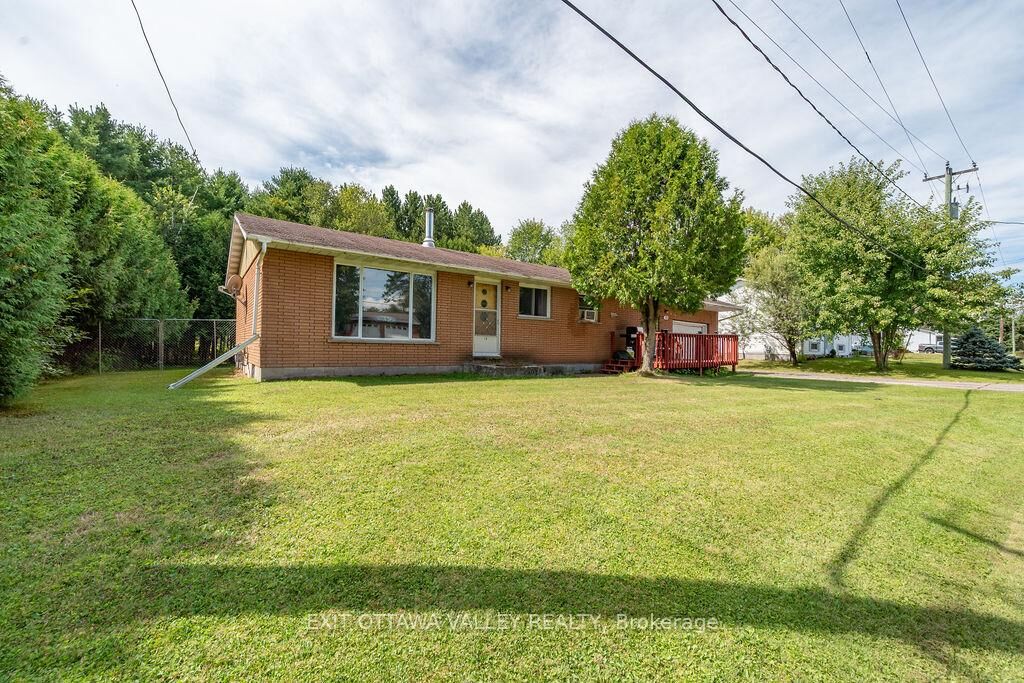 Property Photo:  19 Ottawa Street  ON K0J 1J0 