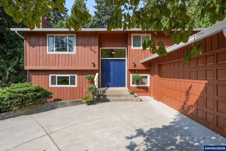 Property Photo: 3908 SE Arbor Ct OR 97123